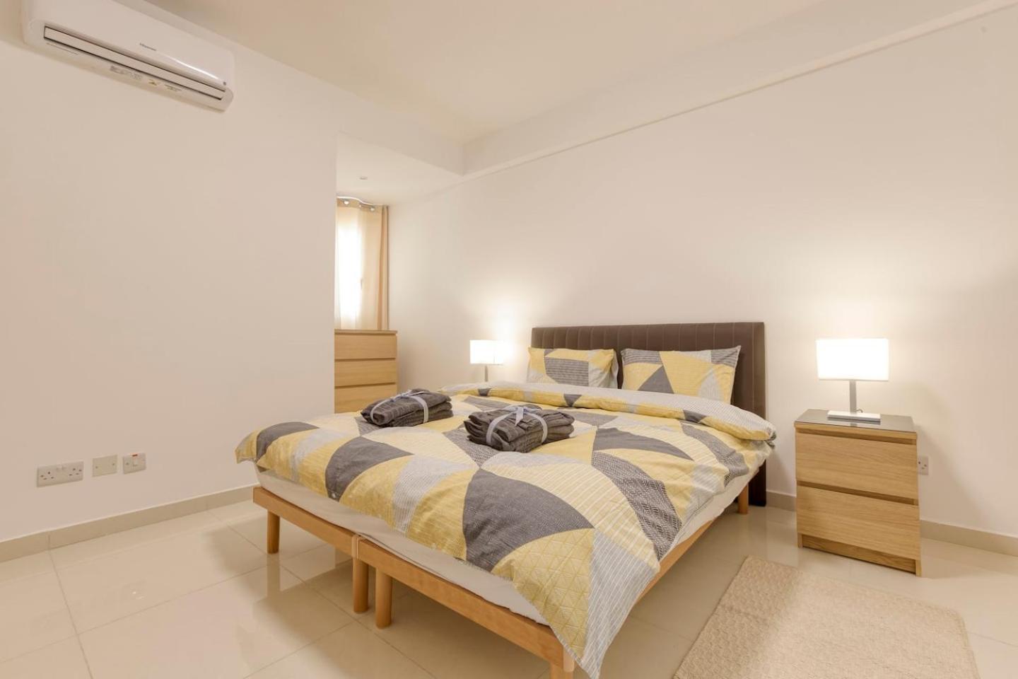Beautiful Modern Central 2Br Apt Ta Xbiex Luaran gambar