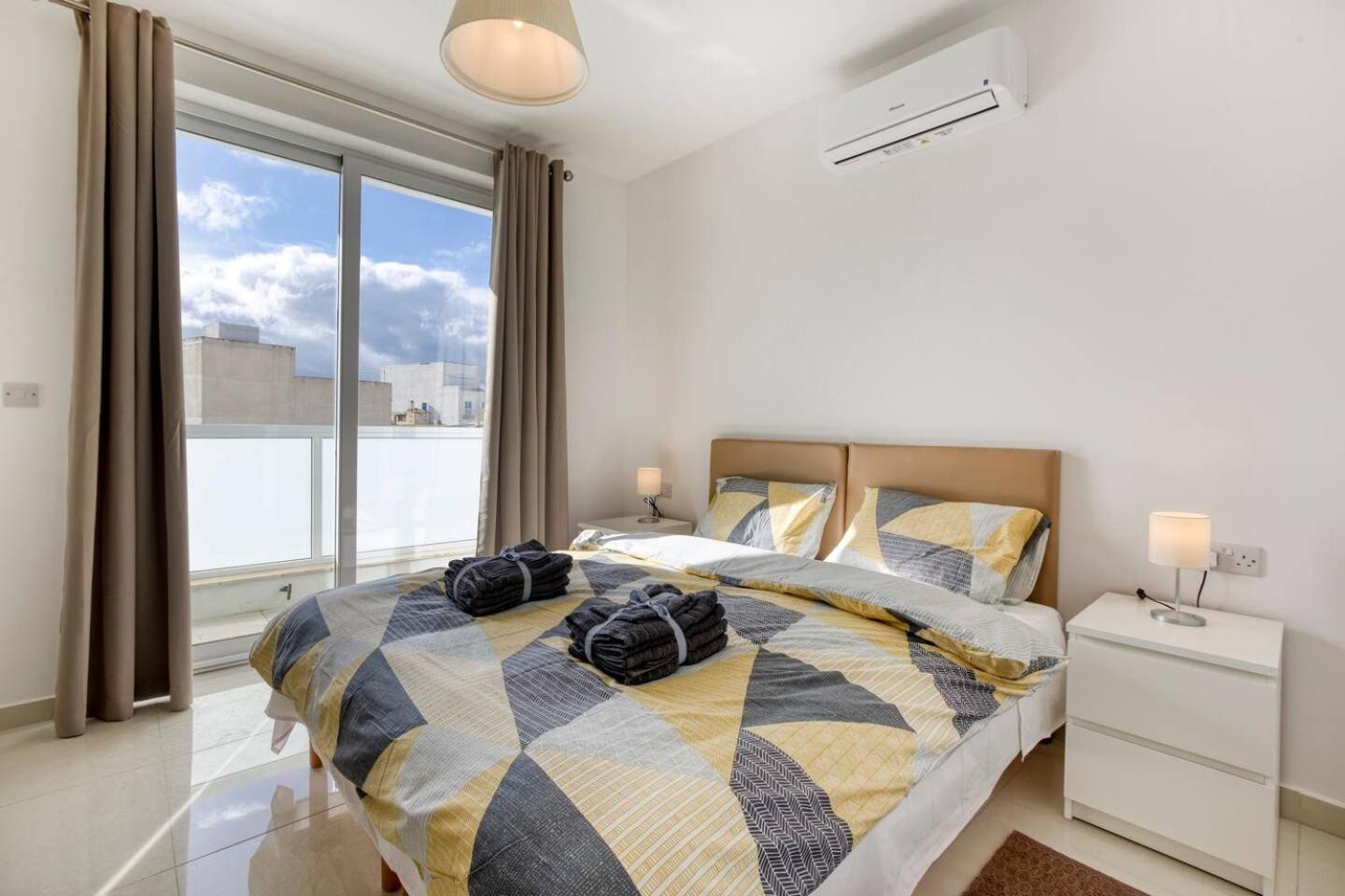 Beautiful Modern Central 2Br Apt Ta Xbiex Luaran gambar
