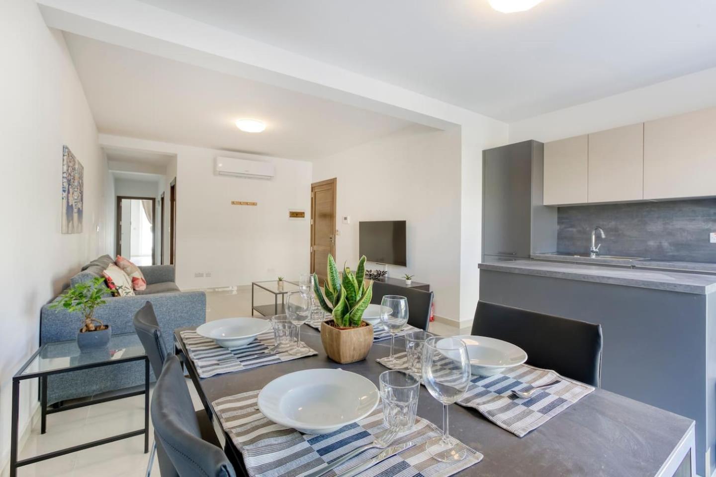 Beautiful Modern Central 2Br Apt Ta Xbiex Luaran gambar